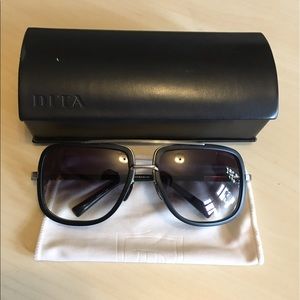 Dita Mach One black