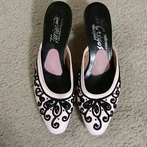 Vintage Baby pink kitten mules