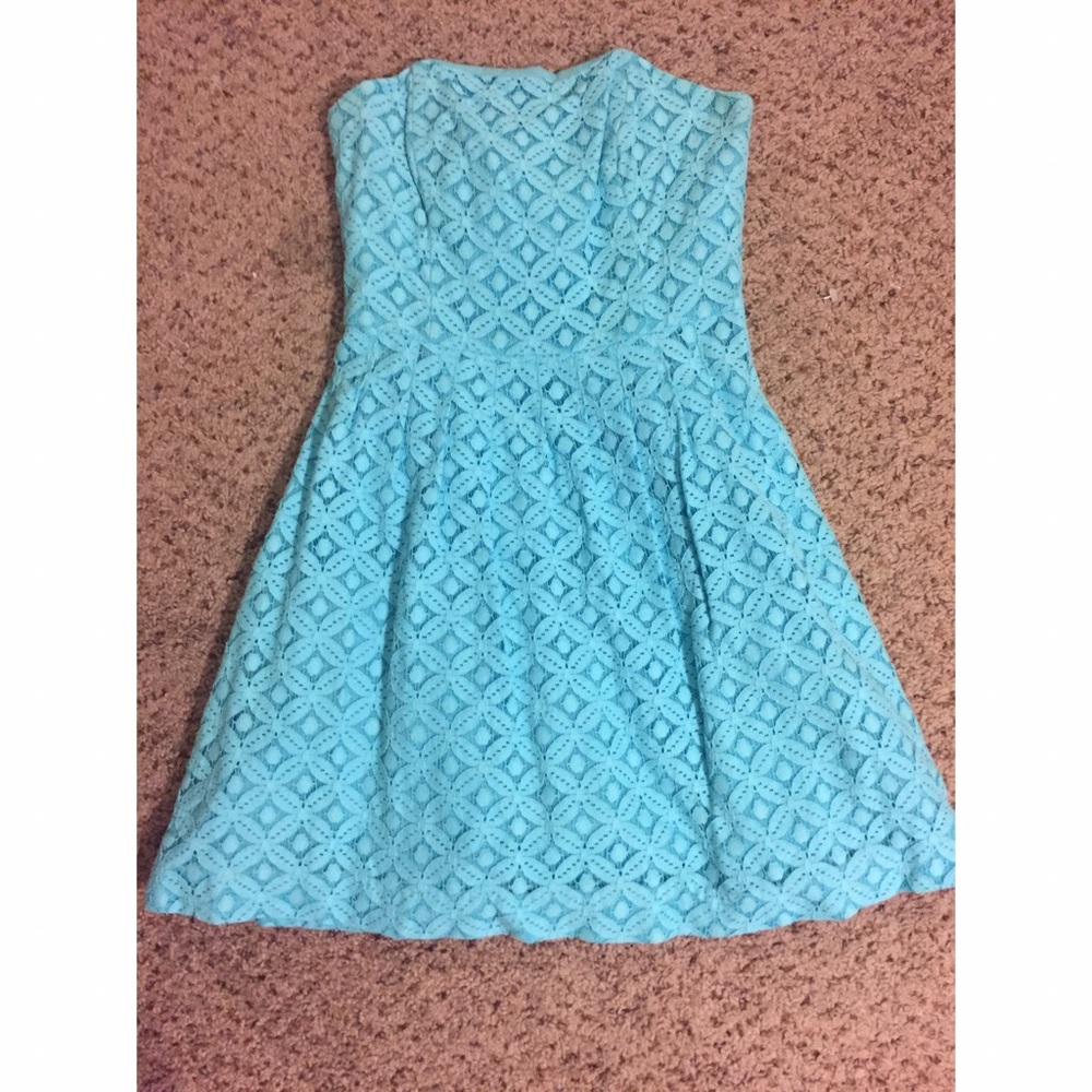 Lilly Pulitzer blue strapless lace dress