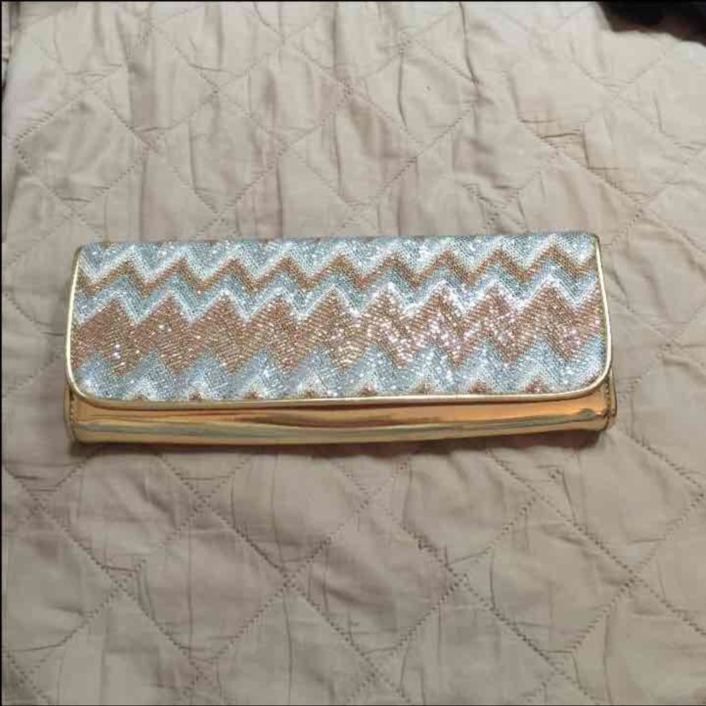 Good ALDO clutch