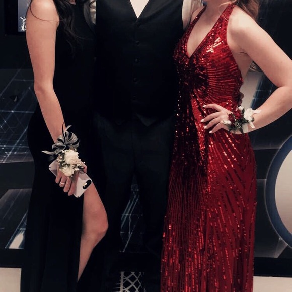 RED PROM DRESS - Picture 2 of 5