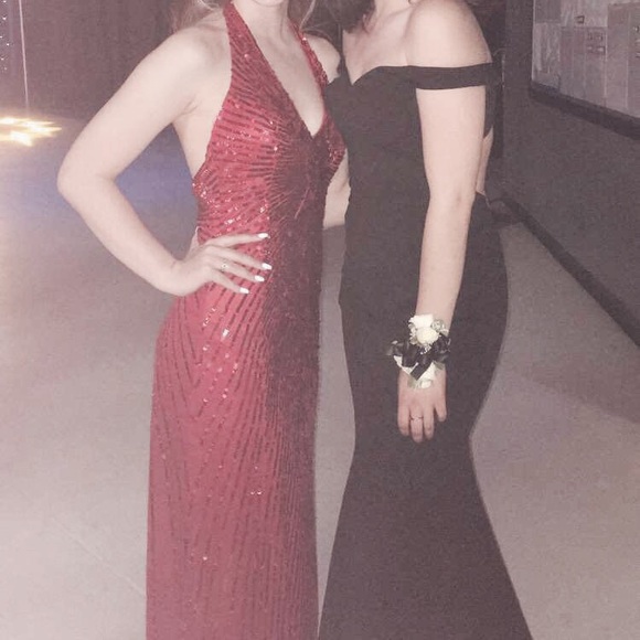 RED PROM DRESS - Picture 3 of 5