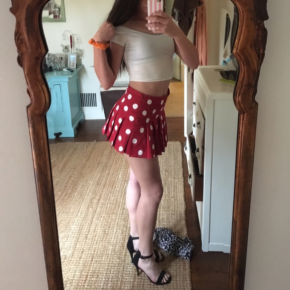 SUPER CUTE NWT off the shoulder white crop top!!