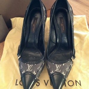 Louis Vuitton pumps very well kept