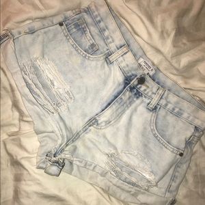 Distressed high waist shorts !