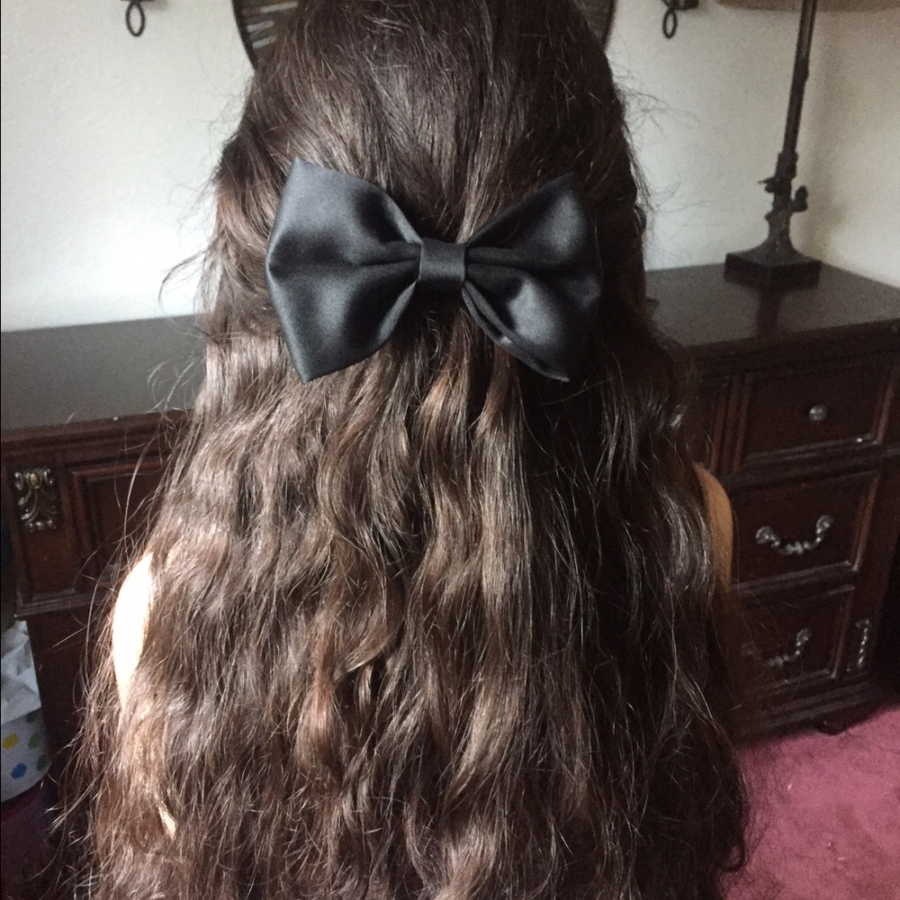 Black Hair Bow