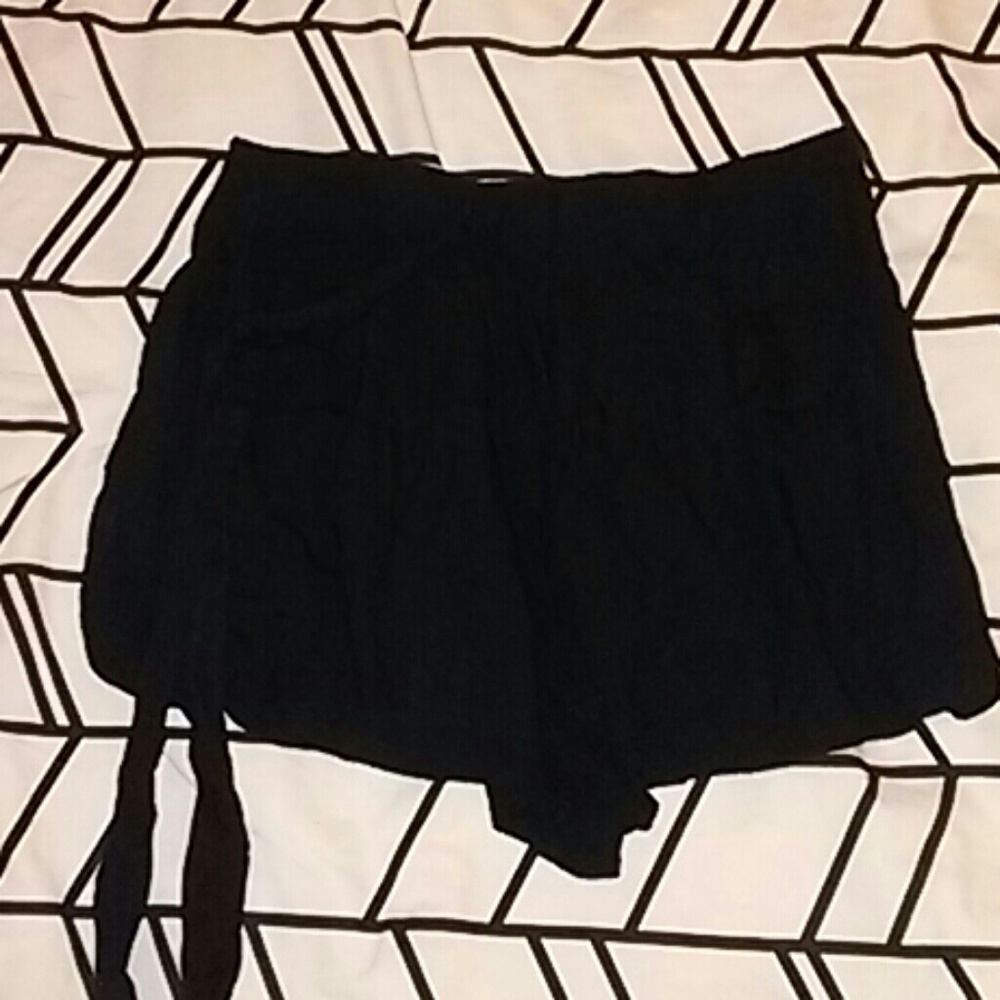 SOLD🌹Black gap shorts!