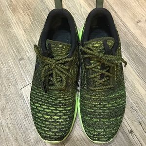 Nike Women's Roshe One Flyknit Running Shoe 7.5