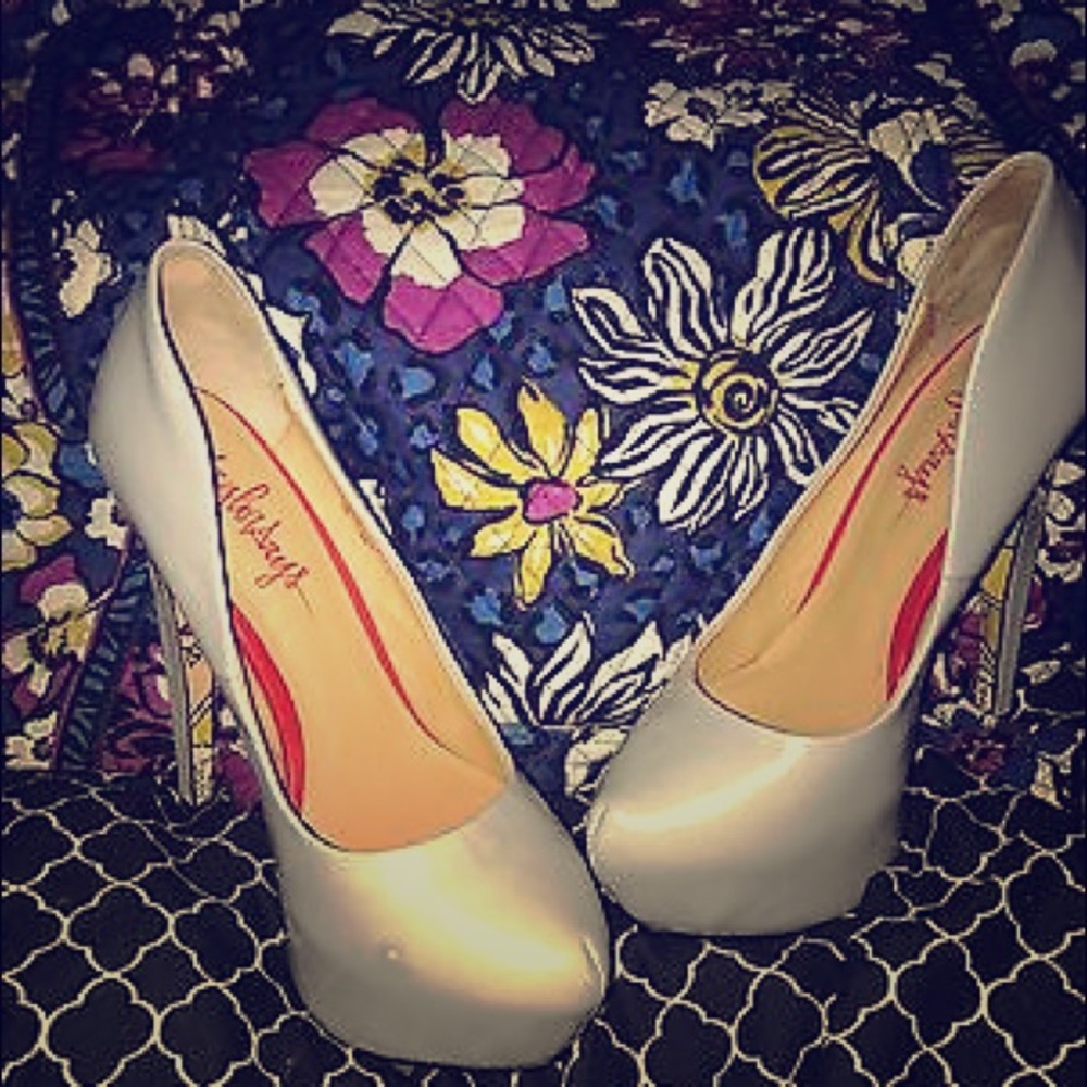 Taylor Says Gray Comic Stilettos