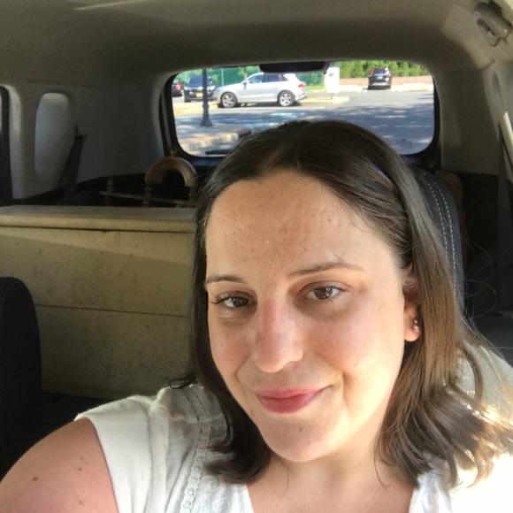 Meet your Posher, Danielle - Picture 2 of 16