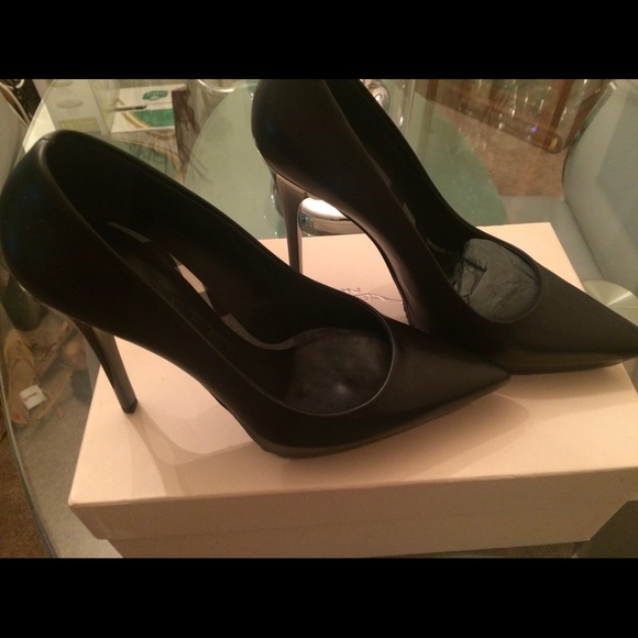Burberry black leather pump - Picture 2 of 5