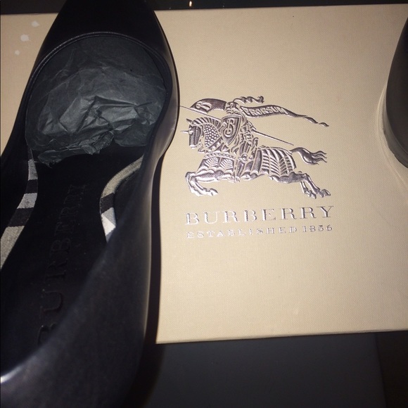 Burberry black leather pump - Picture 4 of 5