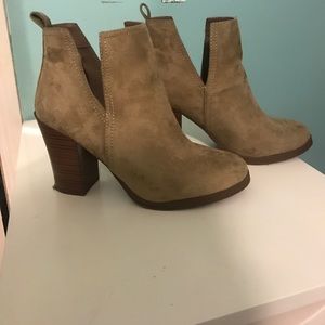 Cut out ankle boots!