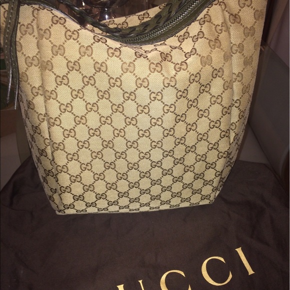 Gucci Handbags - Gucci signature canvas bag