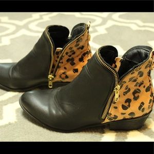 SALE!! Betsey Johnson ankle boots