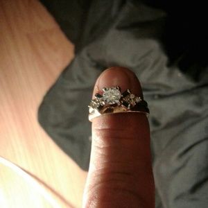 14 kt yellow gold ring.Total 1 1\2 ct ..