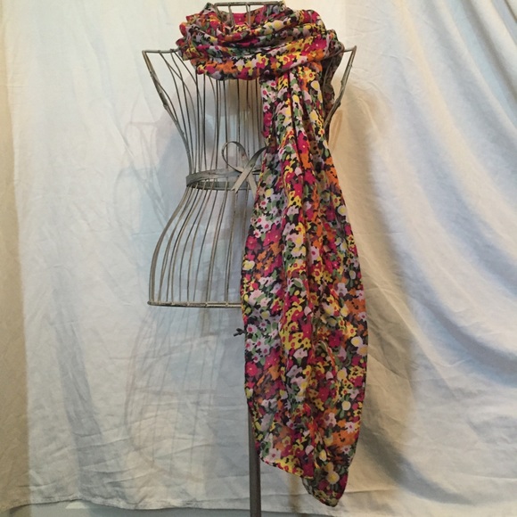 All year round scarf - Picture 1 of 2