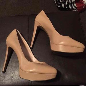 Jessica Simpson pumps