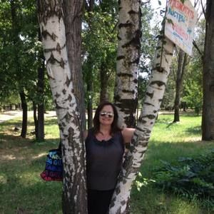 Meet your Posher, Emmi