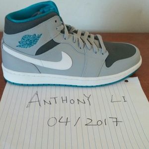 Jordan 1 mid