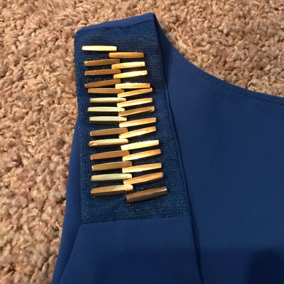 🌸Blue Top🌸 - Picture 2 of 4