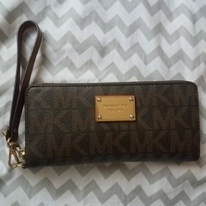 Michael Kors Jet Set Travel Continental Wristlet