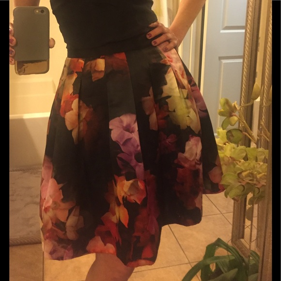 SOLD💜Ted Baker Beautiful Floral Midi Skirt - Picture 2 of 6