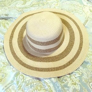 Floppy beach hat