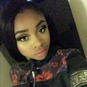 Meet your Posher, Noelle