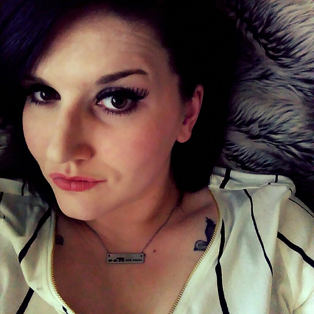 Meet your Posher, Elizabeth