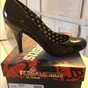 NIB Black Pumps