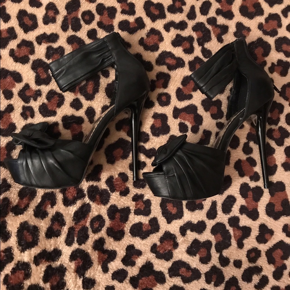 Size 8 Bebe Leather Luella heels
