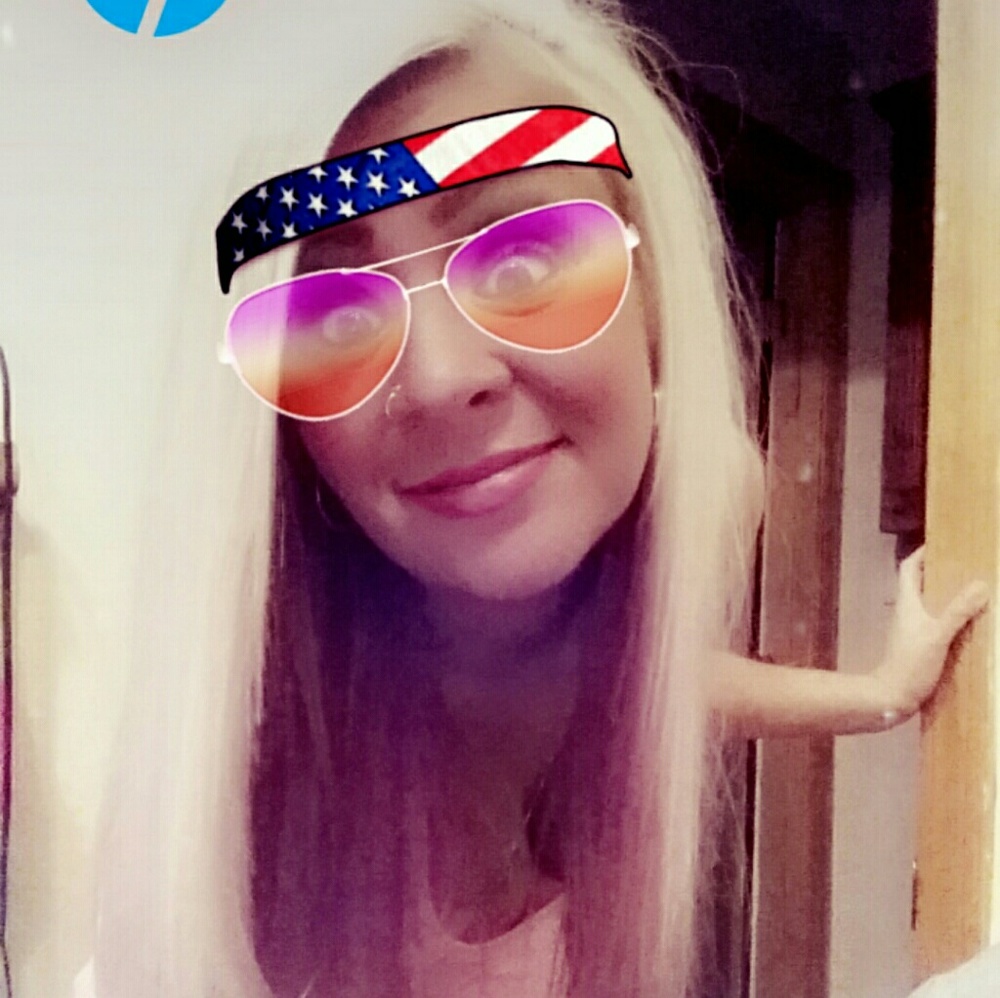 Meet your Posher, Adina