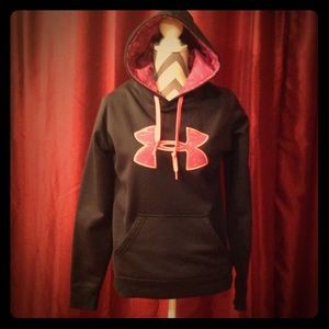 Underarmor pull over.