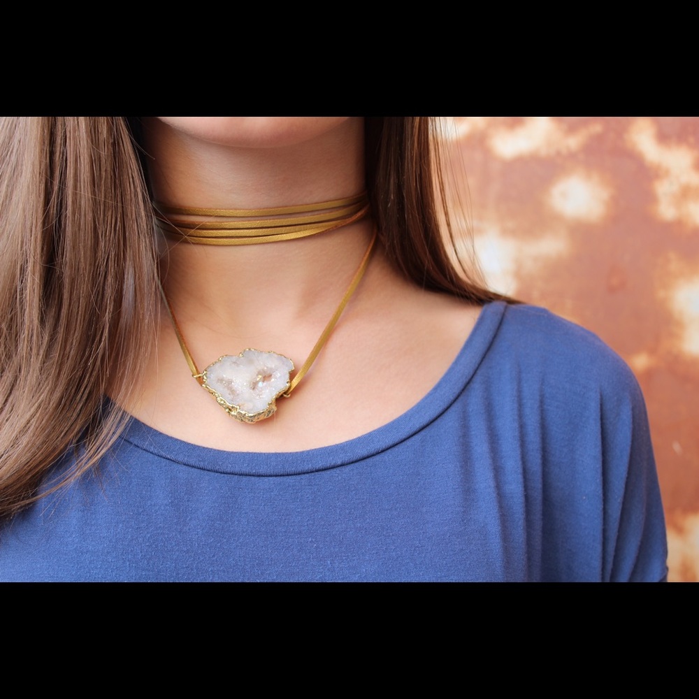 Stone wrap choker