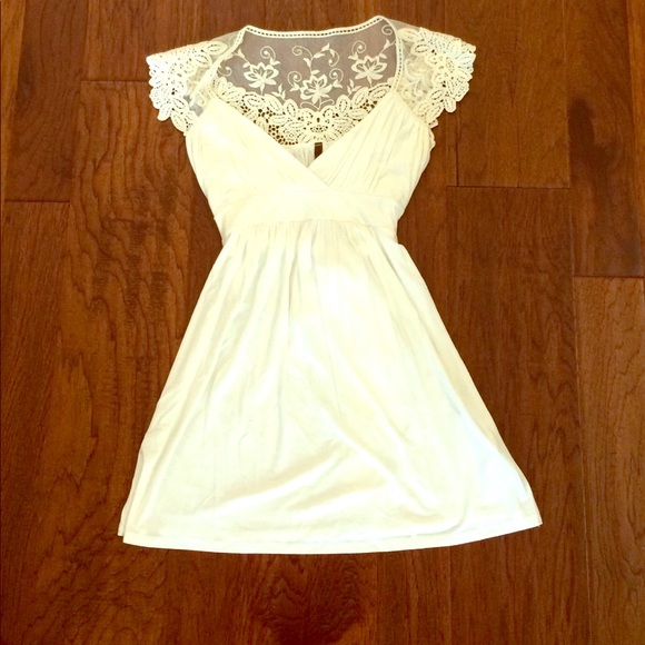 princess ri riu Tops - Long cream short sleeved top with lace detail