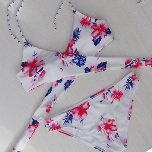 ⚫️Sold⚫️Floral Swimsuit - Picture 2 of 3