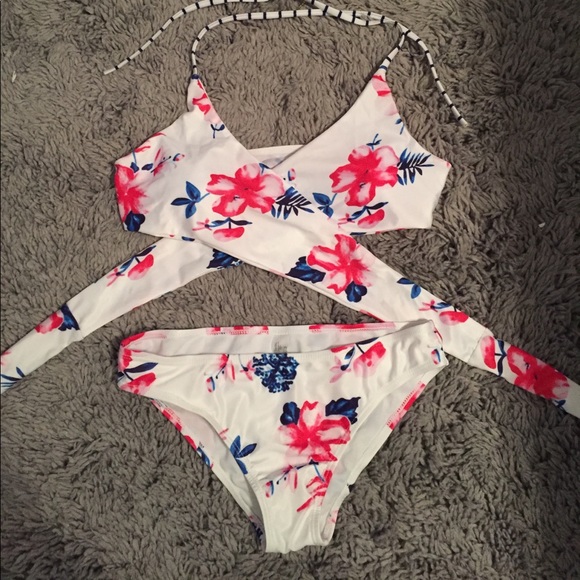 ⚫️Sold⚫️Floral Swimsuit - Picture 3 of 3