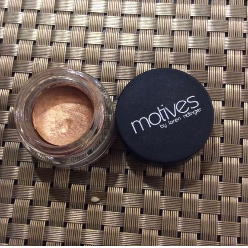 Motives cream shadow NWT