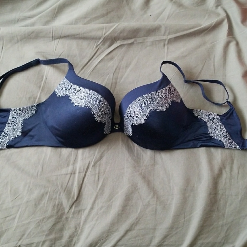 Victoria's secret 32D blue bra with white lace