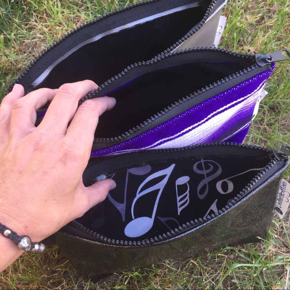 💜 Clutch 💜 - Picture 2 of 2