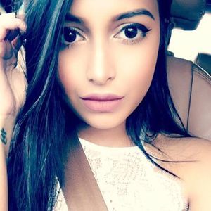 Meet your Posher, Anushka