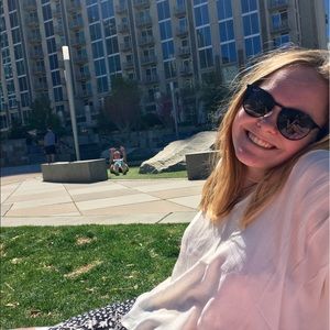 Meet your Posher, Caroline