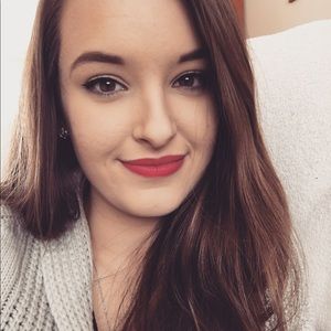 Meet your Posher, Holly