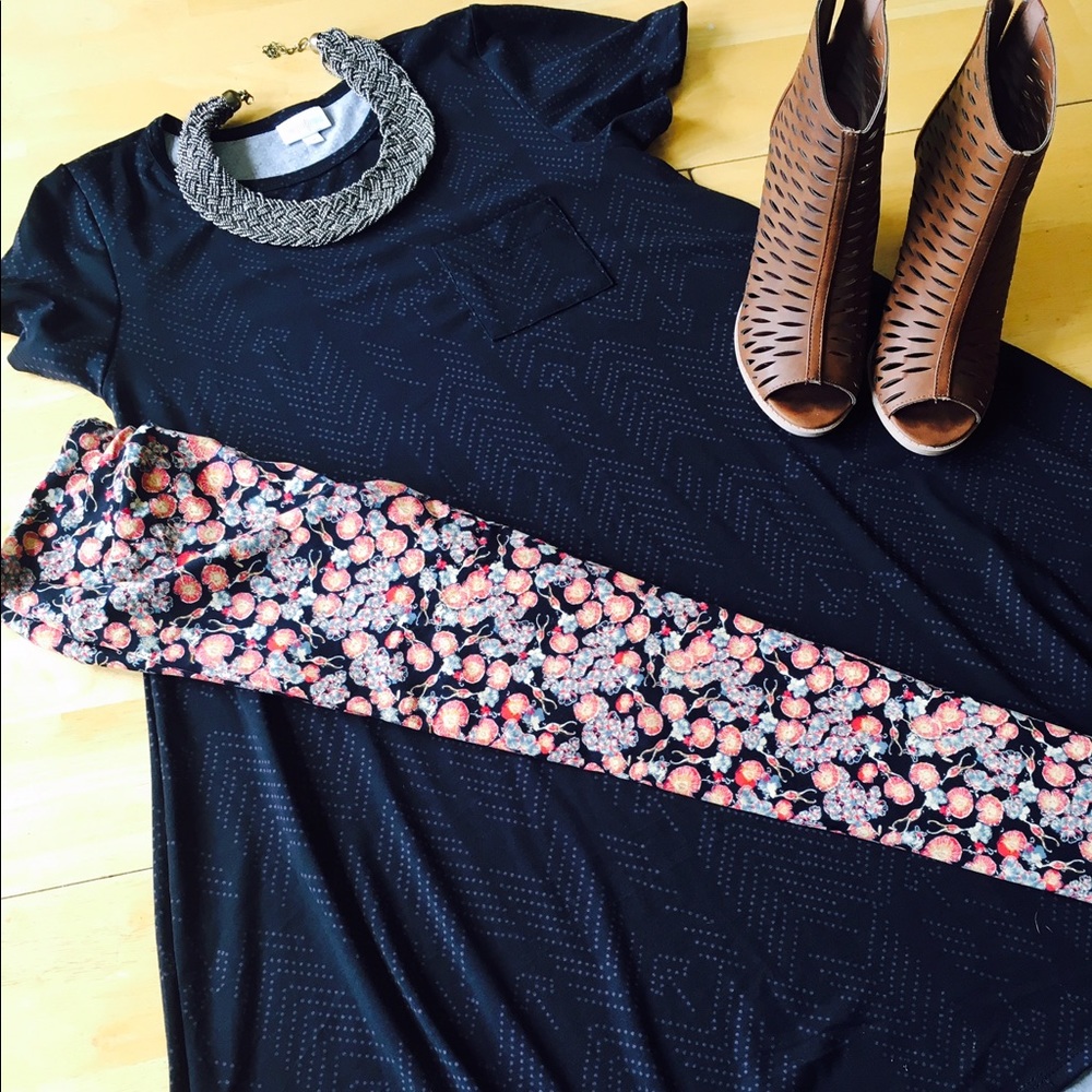 🦄🦄🦄LuLaRoe OS leggings-black w/orange & blue🦄
