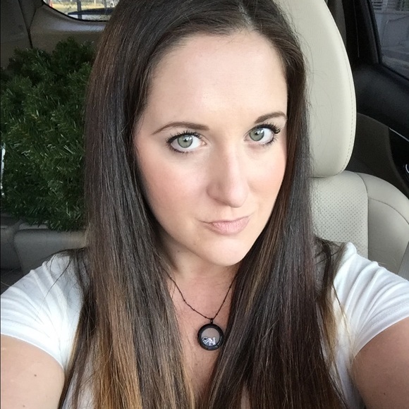 Meet your Posher, Nikki - Picture 1 of 1