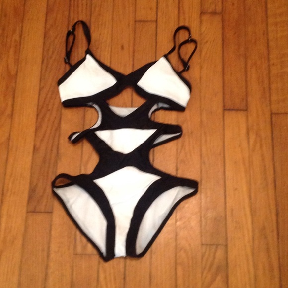 ⭐️White & back one piece ⭐️ONE LEFT - Picture 4 of 4