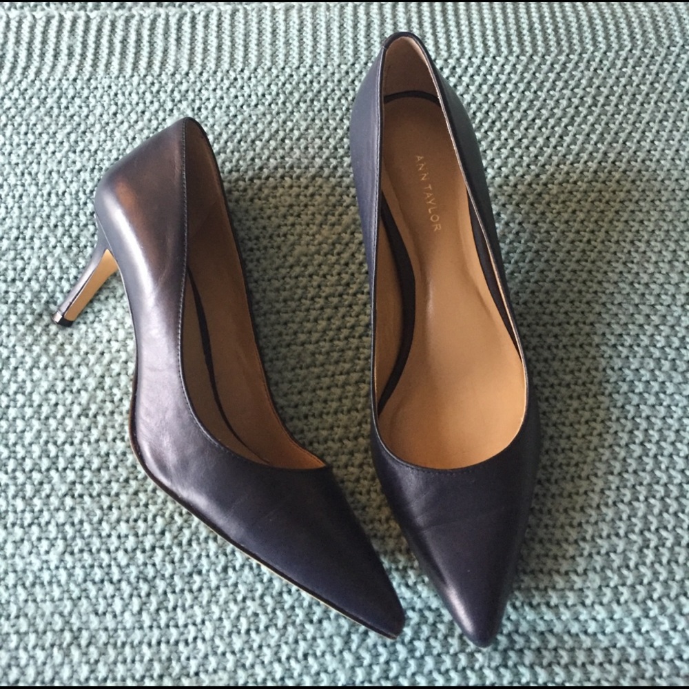 Ann Taylor Navy Pumps SUMMER CLEANOUT!