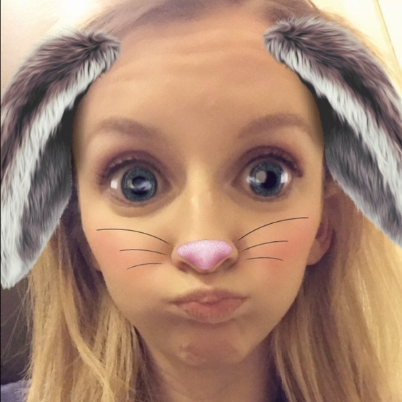 Meet your Posher, Emily - Picture 1 of 1
