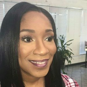 Meet your Posher, Dionne